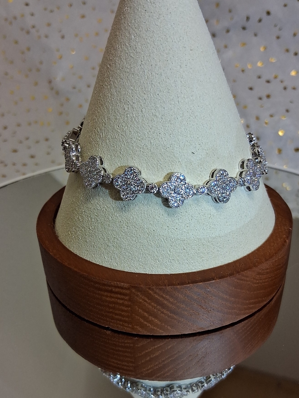 Beautiful Clover Motif Tennis Bracelet, Pave' cz's Fashion Jewelry